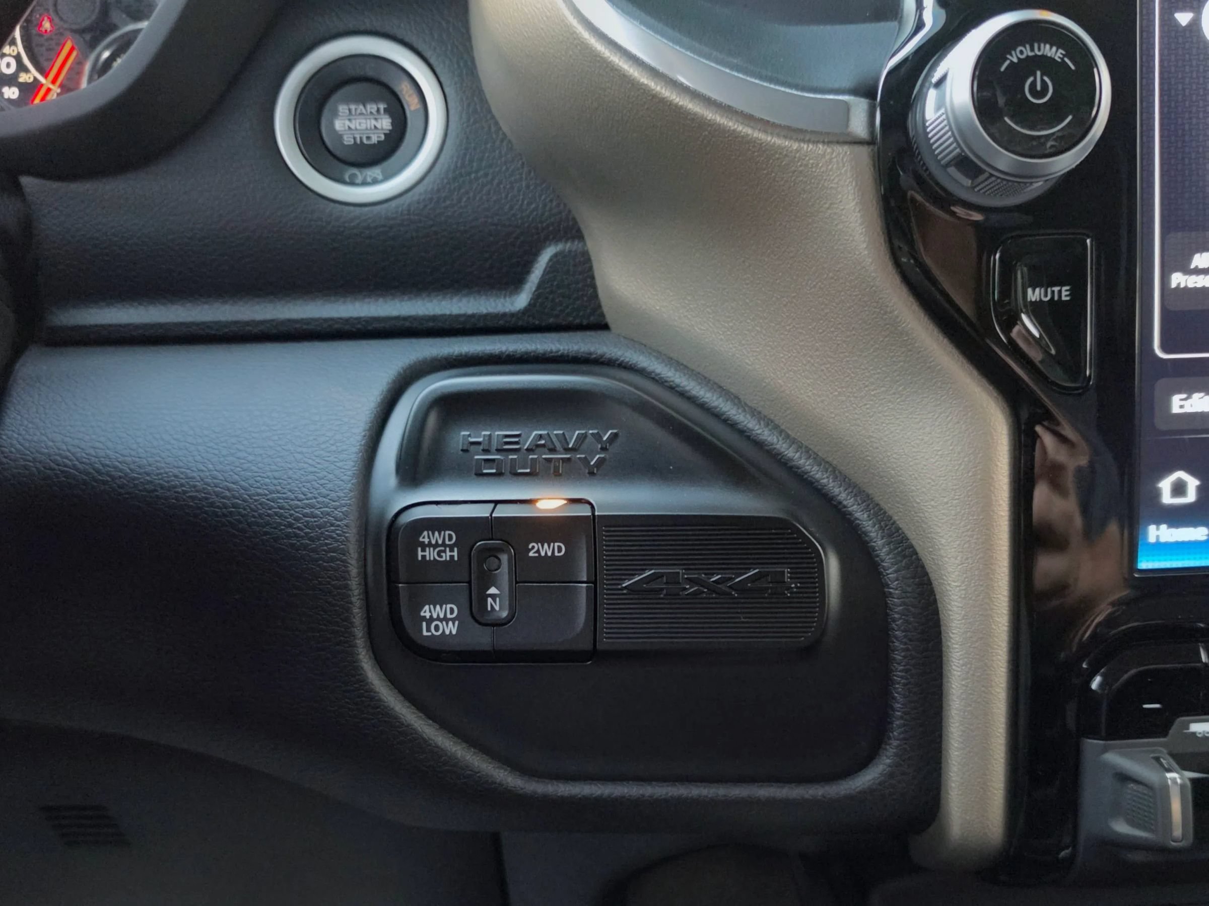 Used 2024 RAM 2500 Laramie AWD/4WD image 29