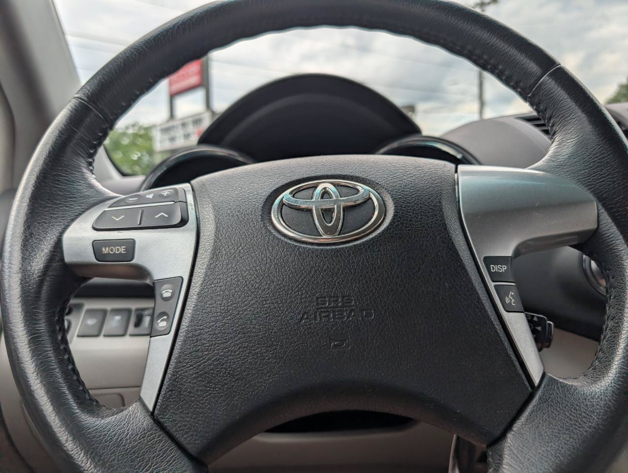 Used 2012 Toyota Highlander SE w/ Tow Pkg FWD image 14