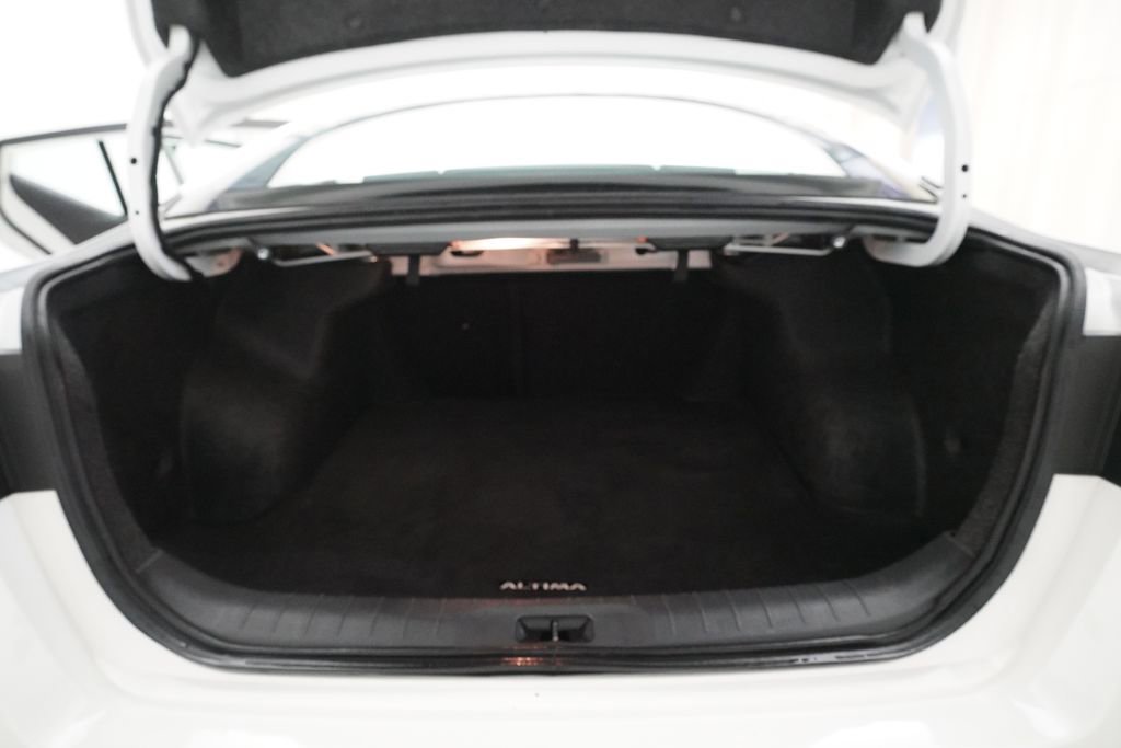 Used 2025 Nissan Altima 2.5 SV FWD image 10