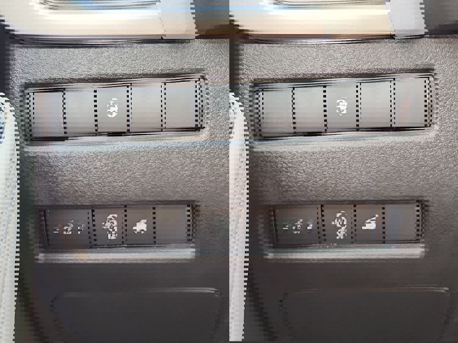 New 2026 Nissan Rogue SV image 18