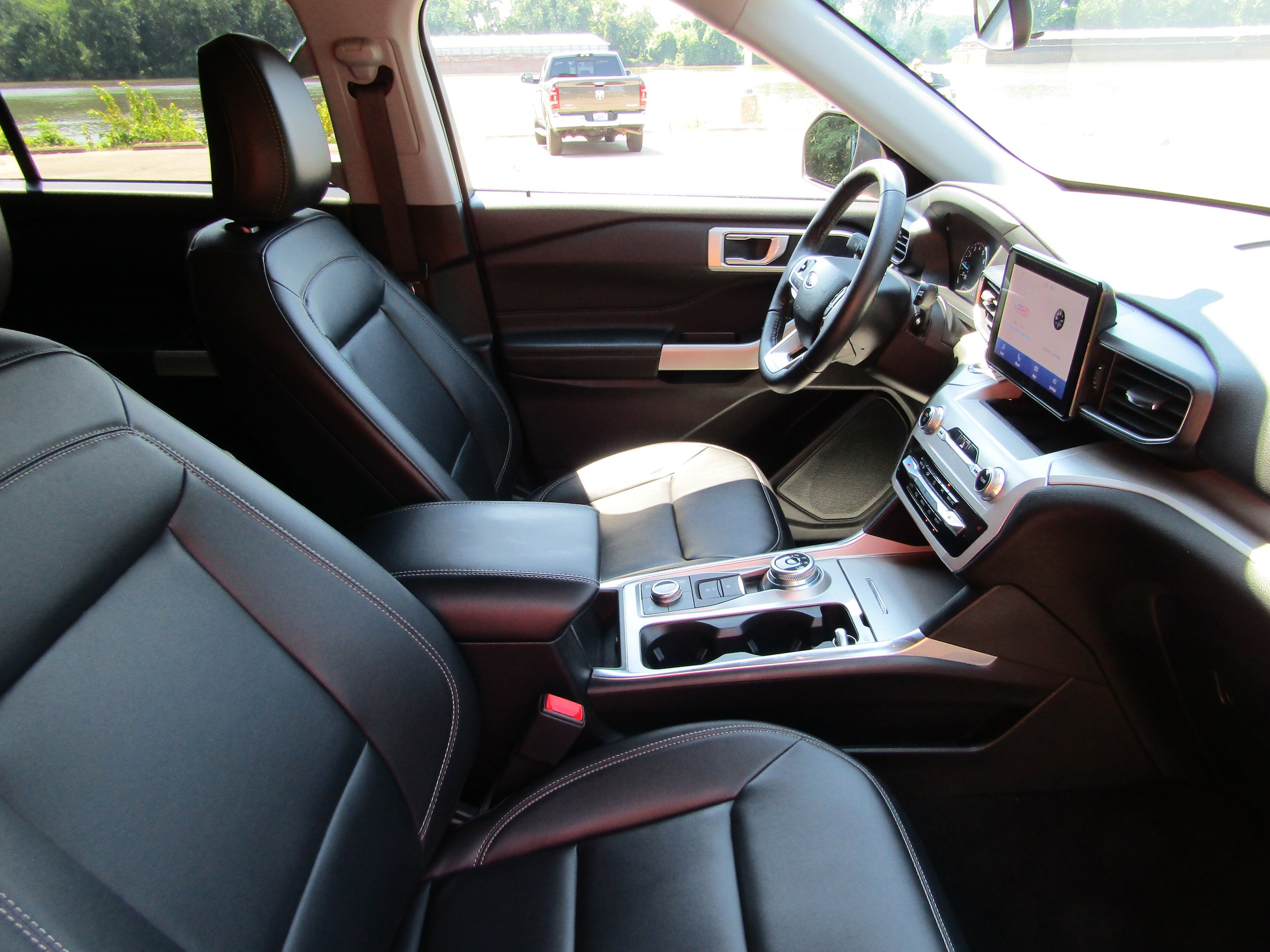 Used 2024 Ford Explorer XLT w/ Equipment Group 202A AWD/4WD image 20