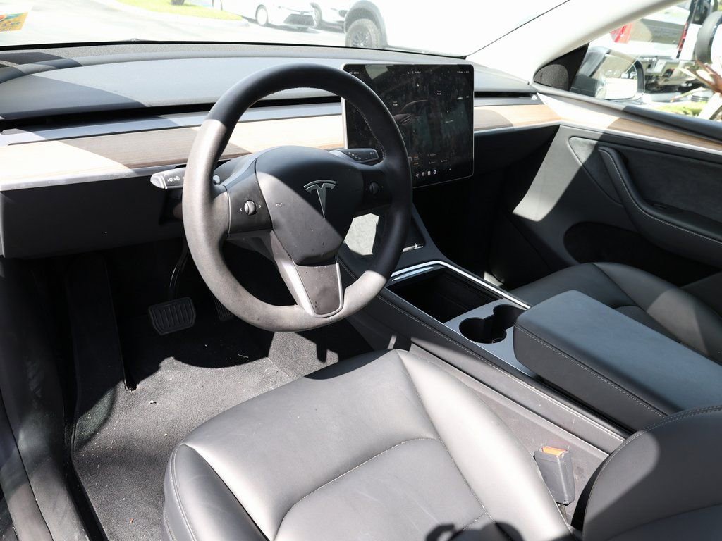 Used 2025 Tesla Model Y Long Range image 17