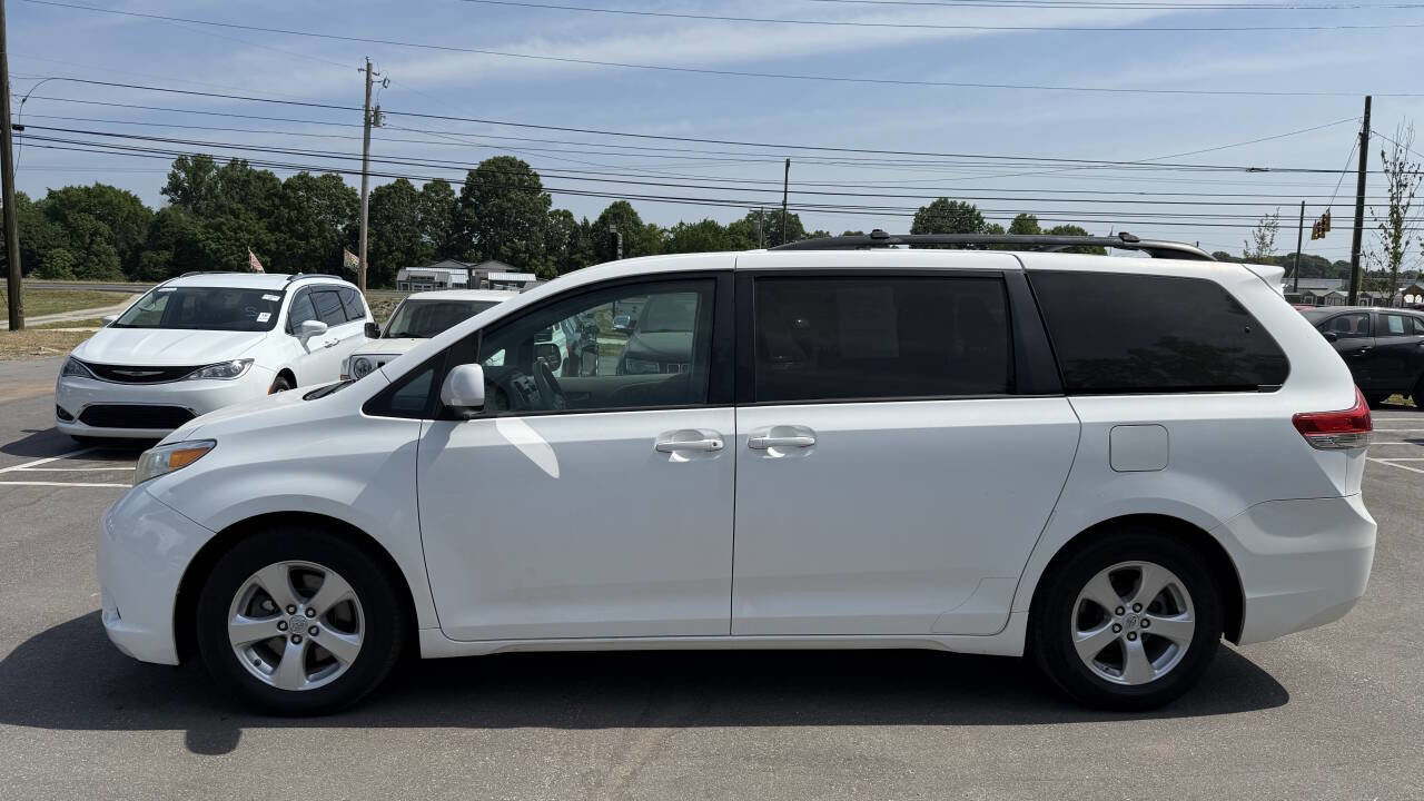 Used 2011 Toyota Sienna LE FWD image 4