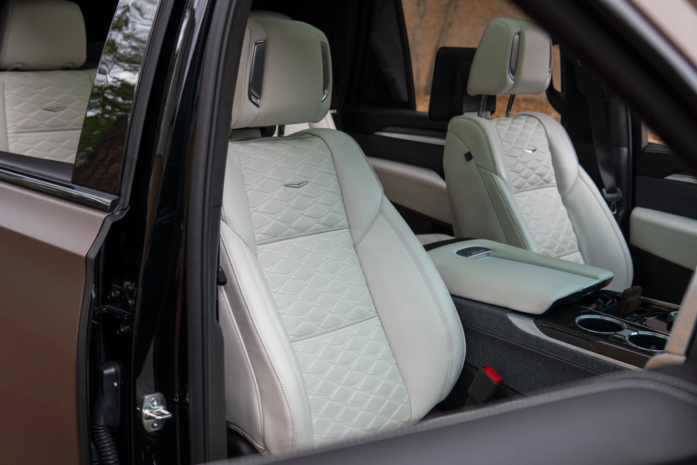 Used 2025 Cadillac Escalade V w/ LPO, Floor Liner Package image 39