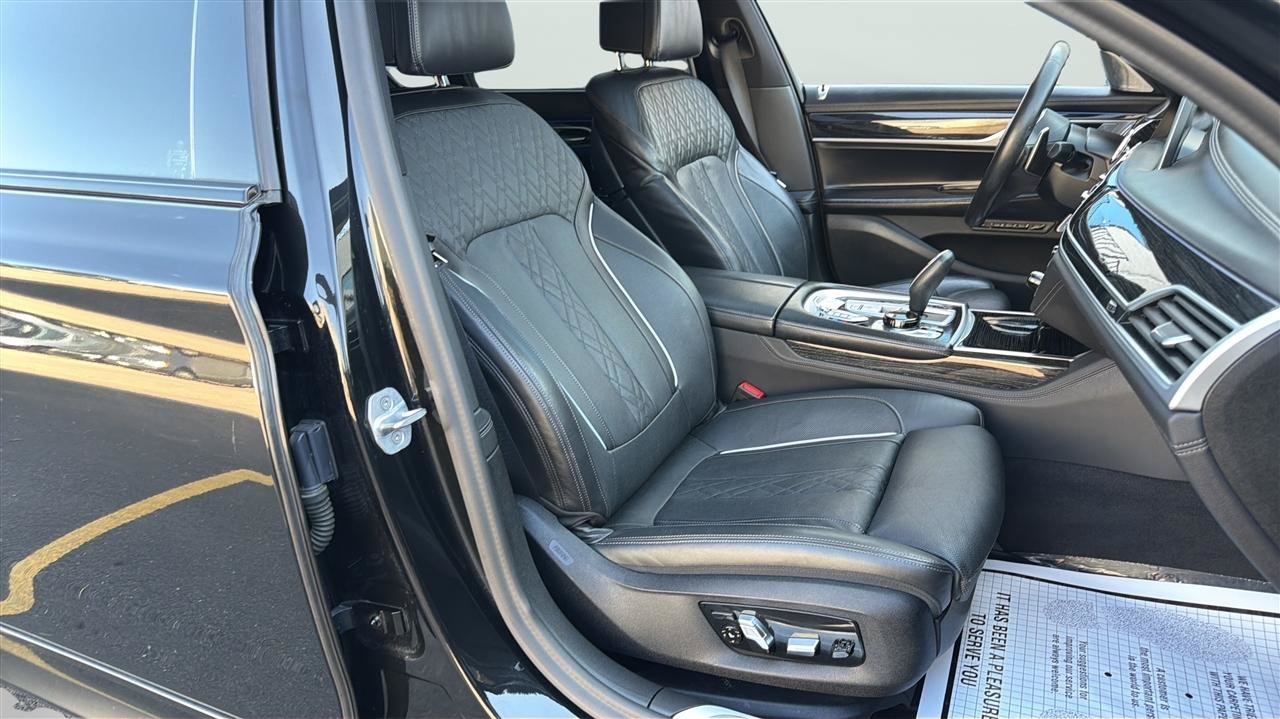 Used 2022 BMW 750i xDrive w/ Executive Package AWD/4WD image 14