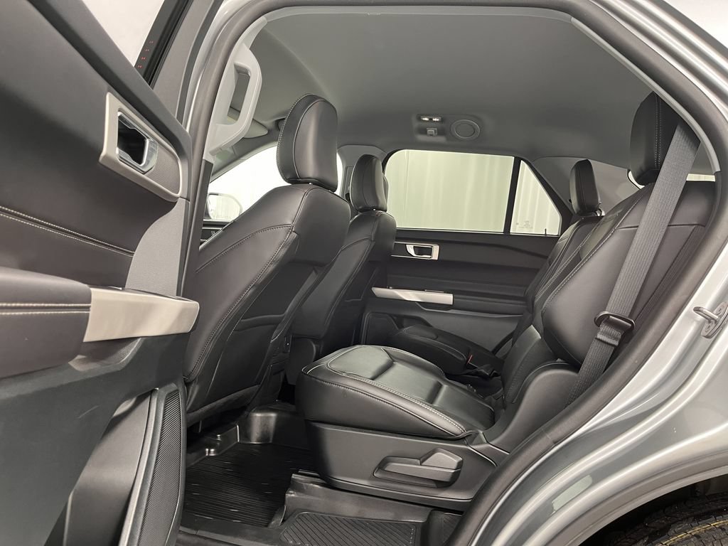 Used 2023 Ford Explorer XLT w/ Equipment Group 202A AWD/4WD image 30