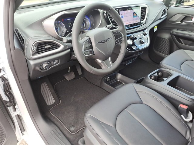 New 2026 Chrysler Pacifica Select image 15
