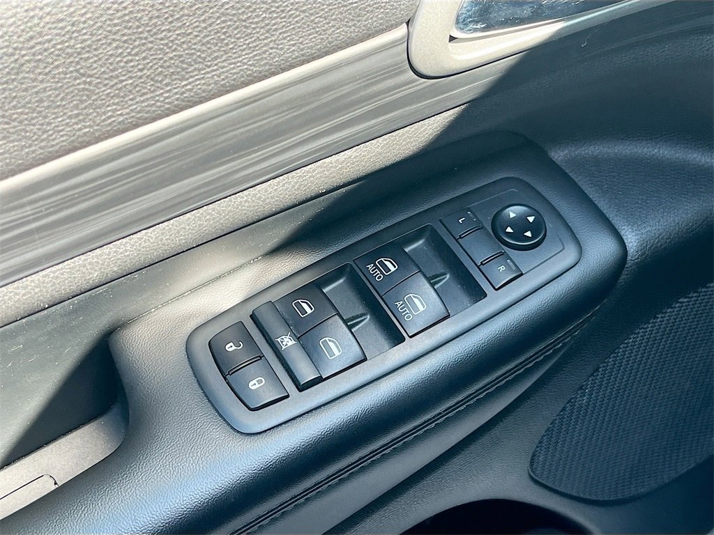 Used 2021 Jeep Grand Cherokee Laredo X image 18