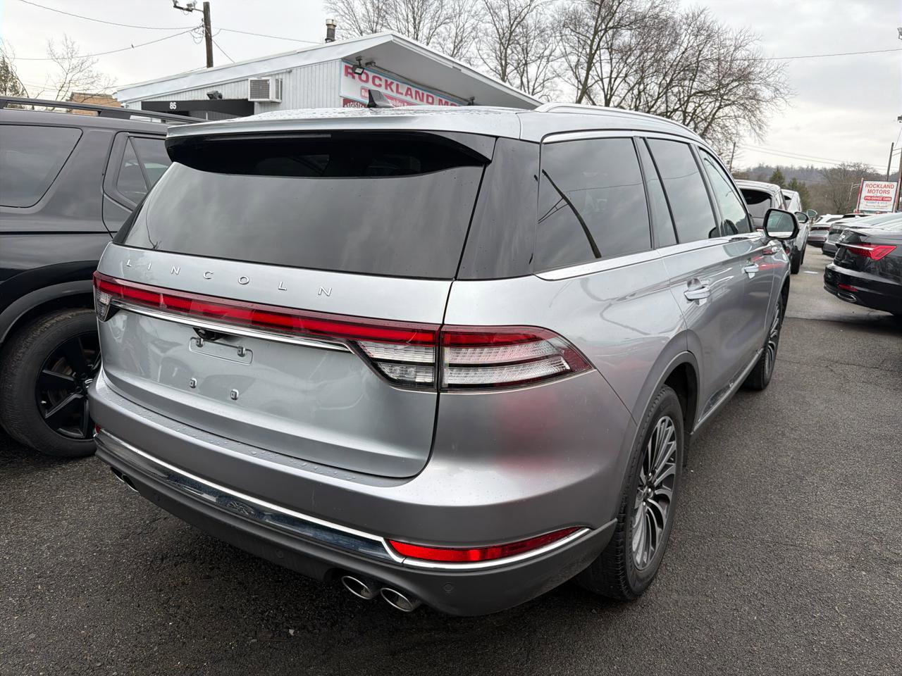 Used 2023 Lincoln Aviator Standard AWD w/ Premium Package image 6