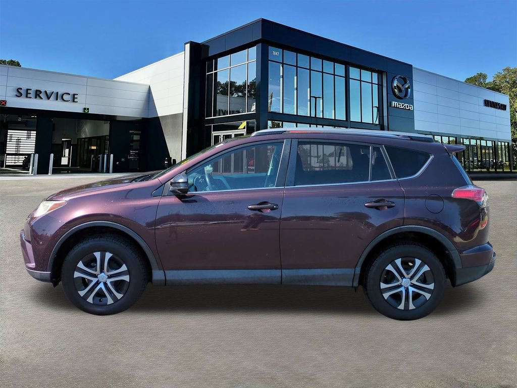 Used 2018 Toyota RAV4 LE image 7