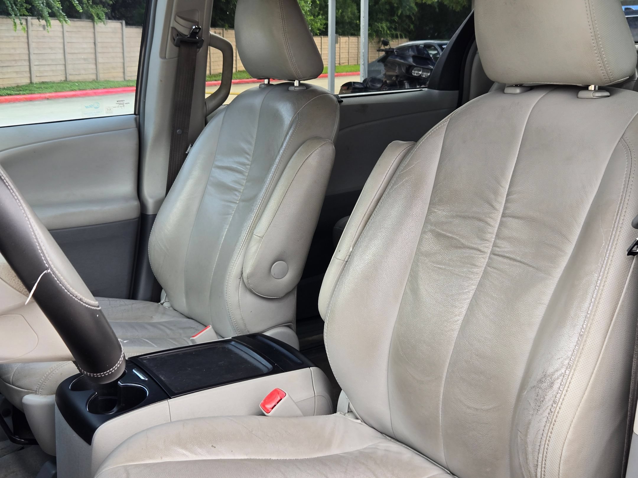 Used 2013 Toyota Sienna LE FWD image 13