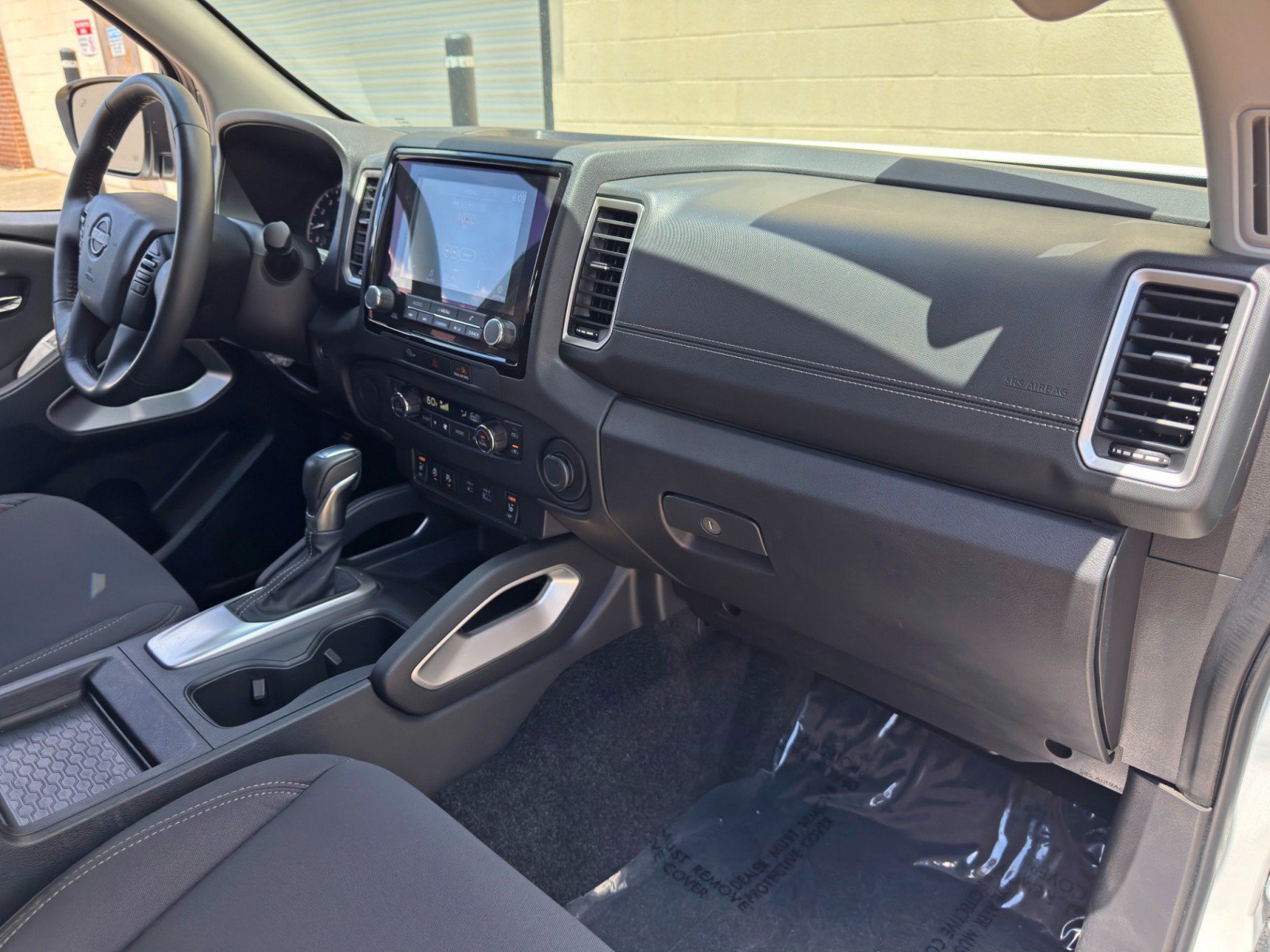 Used 2024 Nissan Frontier SV w/ Technology Package RWD image 13