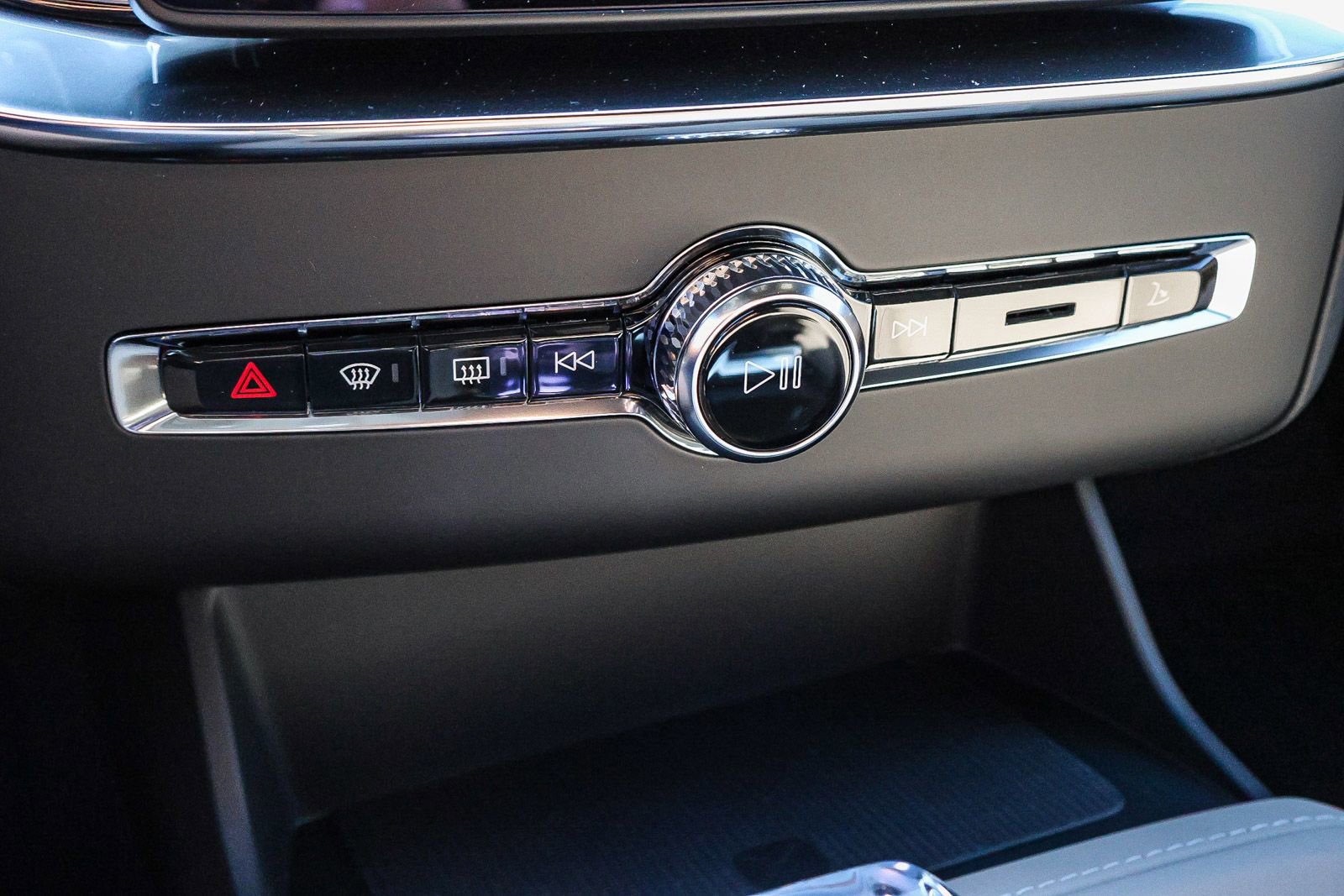 New 2026 Volvo XC90 B6 Ultra w/ Protection Package image 37