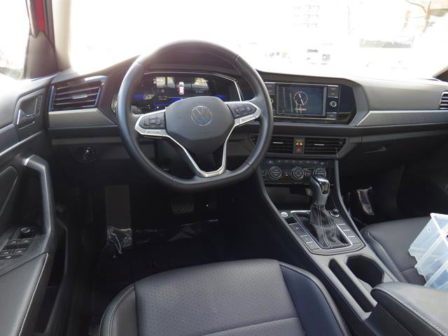 Used 2023 Volkswagen Jetta SE w/ Panoramic Sunroof Package image 9