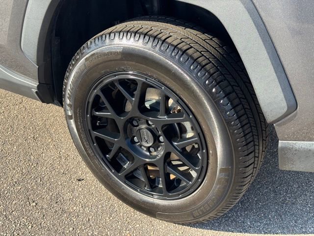 Used 2021 Toyota RAV4 XLE w/ Convenience Package image 6