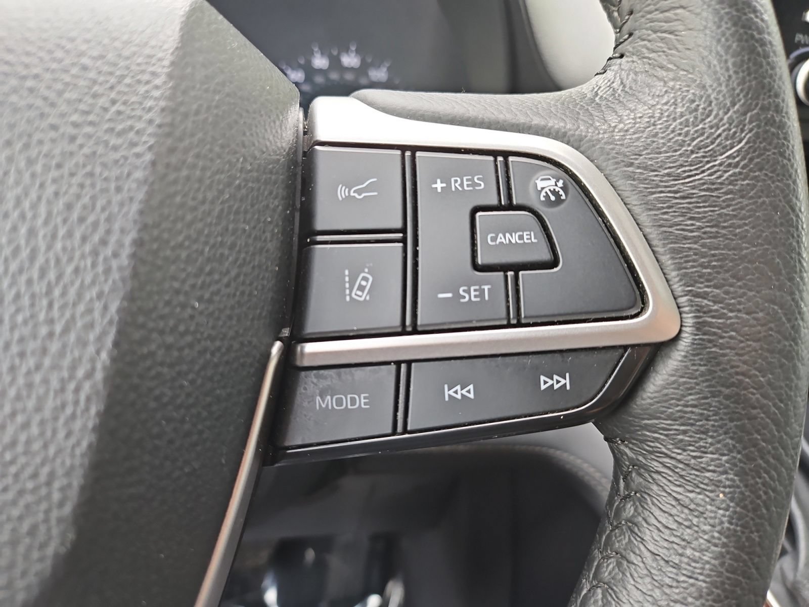 Used 2024 Toyota Sienna XLE FWD image 29