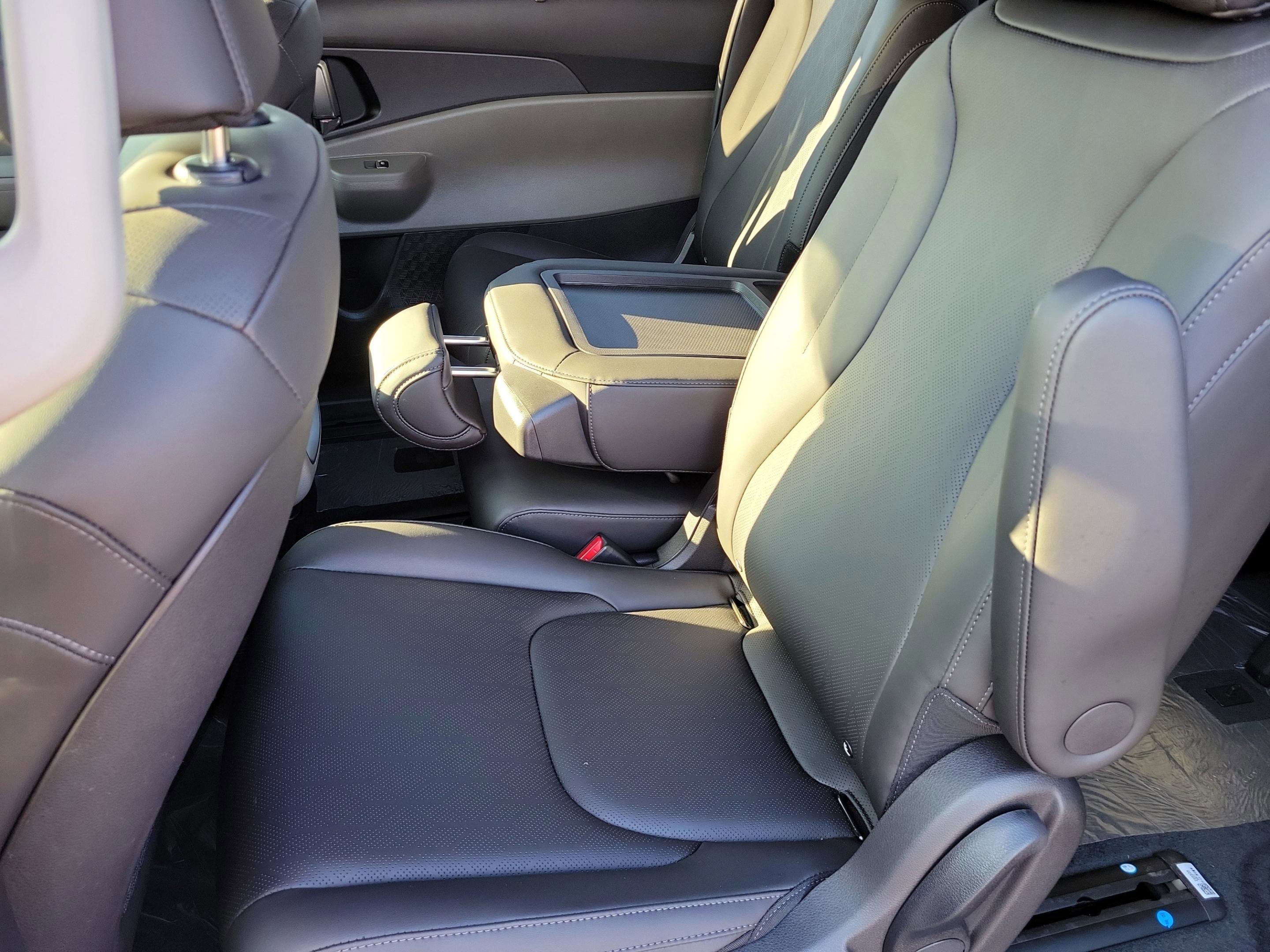 New 2026 Kia Carnival EX image 27