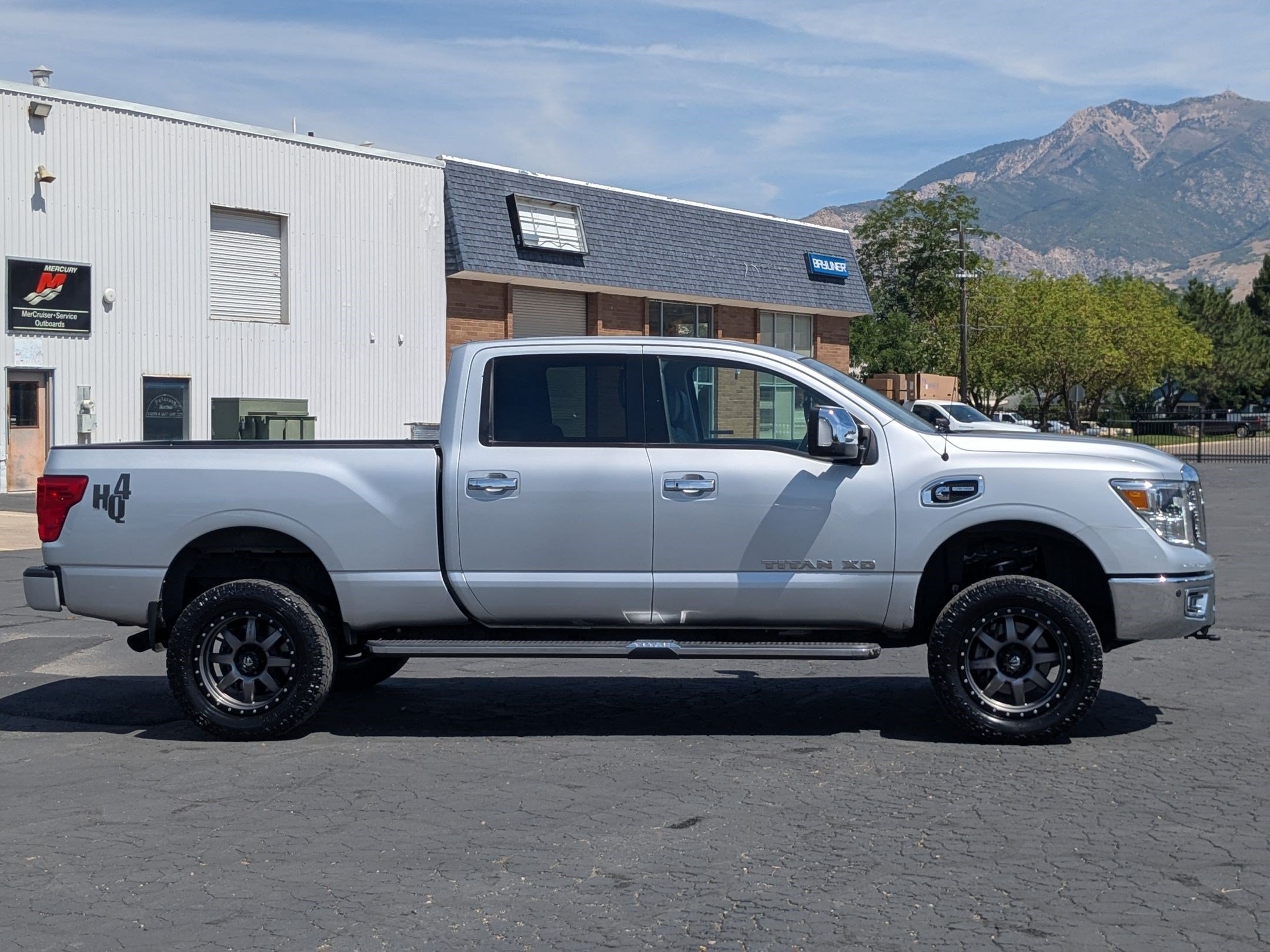 Used 2017 Nissan Titan SL AWD/4WD image 2