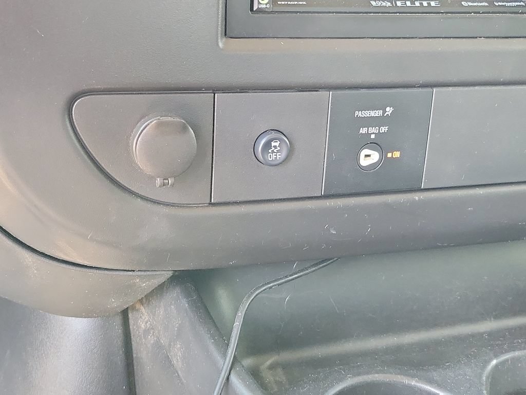 Used 2017 Chevrolet Express 2500 RWD image 21