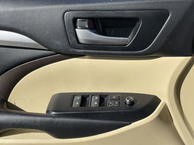 Used 2017 Toyota Highlander XLE image 23