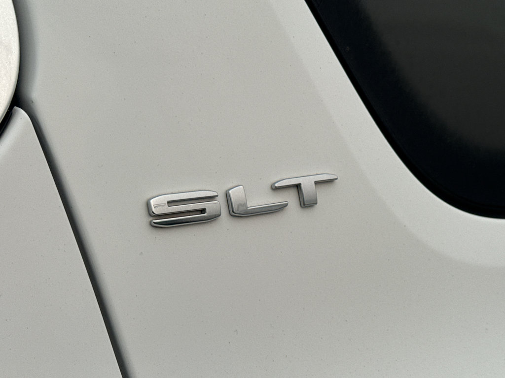 Certified 2023 GMC Acadia SLT w/ LPO, Floor Liner Package AWD/4WD image 8