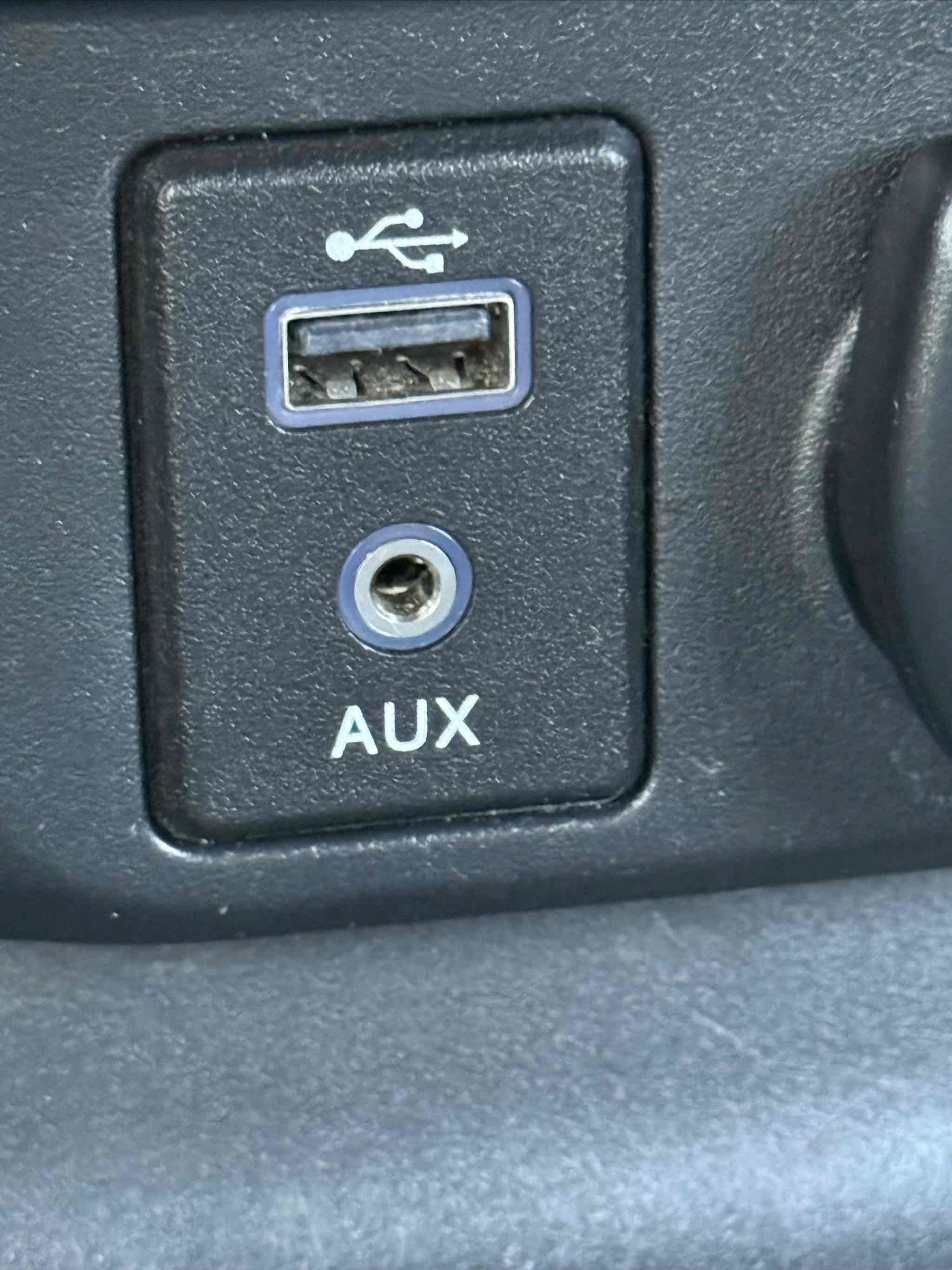 Used 2017 Nissan Rogue SV FWD image 13