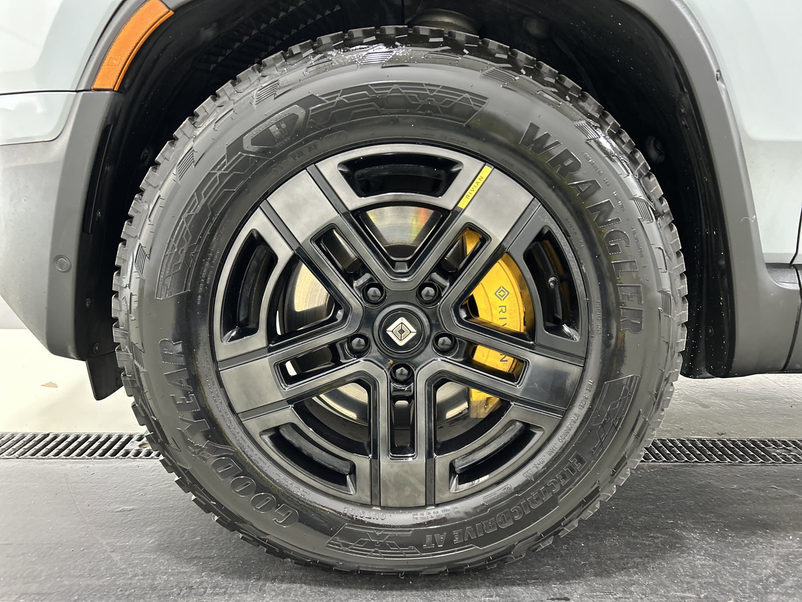 Used 2023 Rivian R1T Adventure Quad AWD/4WD image 9