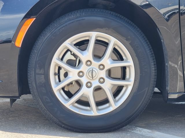 Used 2024 Chrysler Pacifica Touring-L FWD image 10