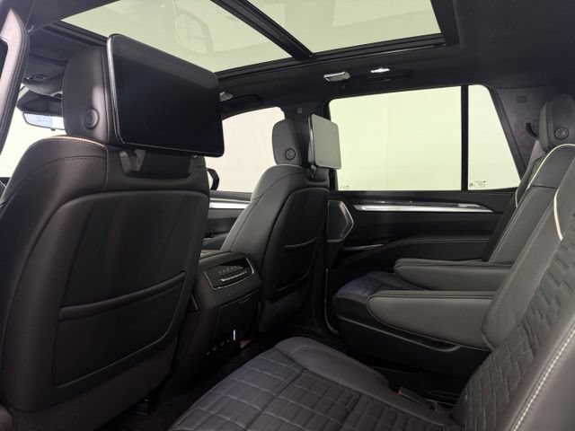Used 2025 Cadillac Escalade V AWD/4WD image 31