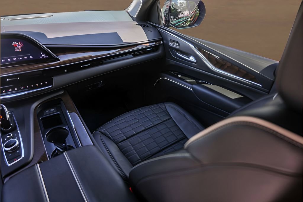 Certified 2024 Cadillac Escalade Sport Platinum w/ LPO, Floor Liner Package AWD/4WD image 30