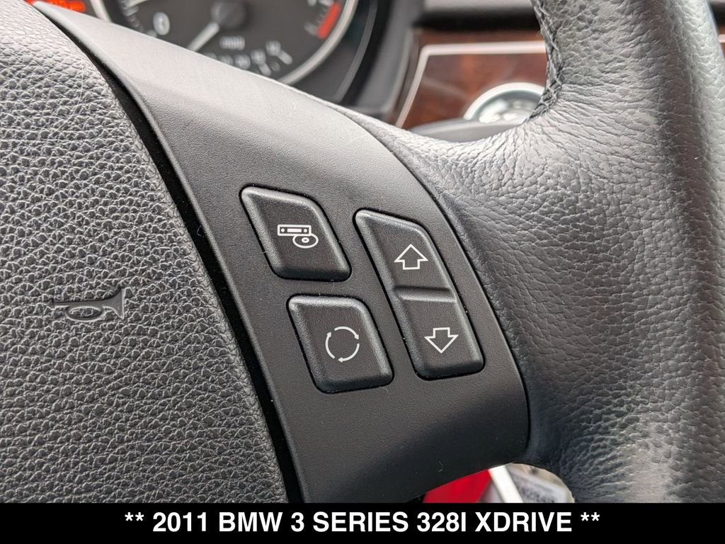 Used 2011 BMW 328i xDrive Sedan AWD/4WD image 6