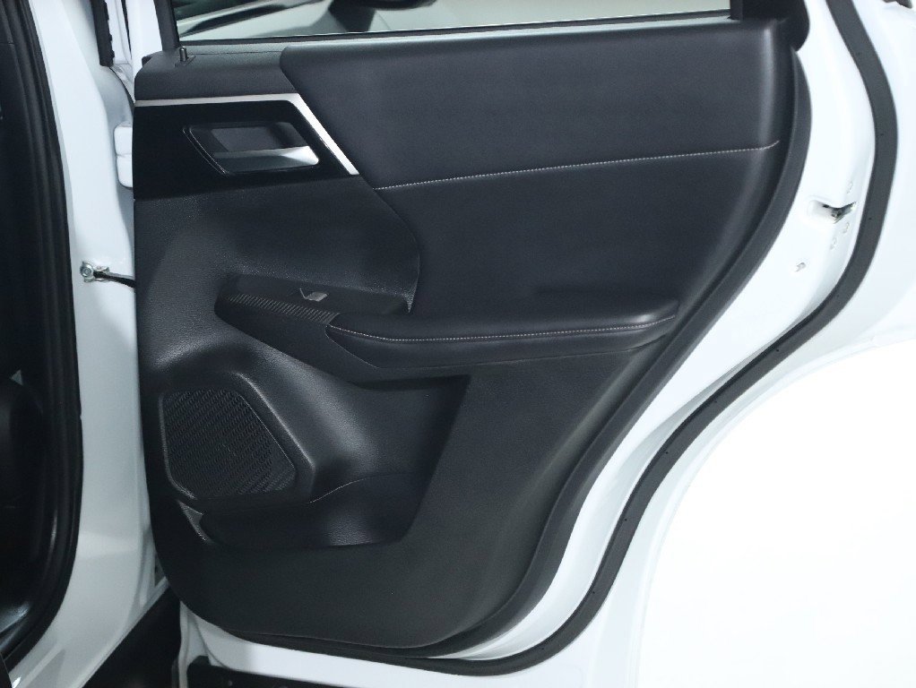 Used 2024 Mitsubishi Outlander SE image 32