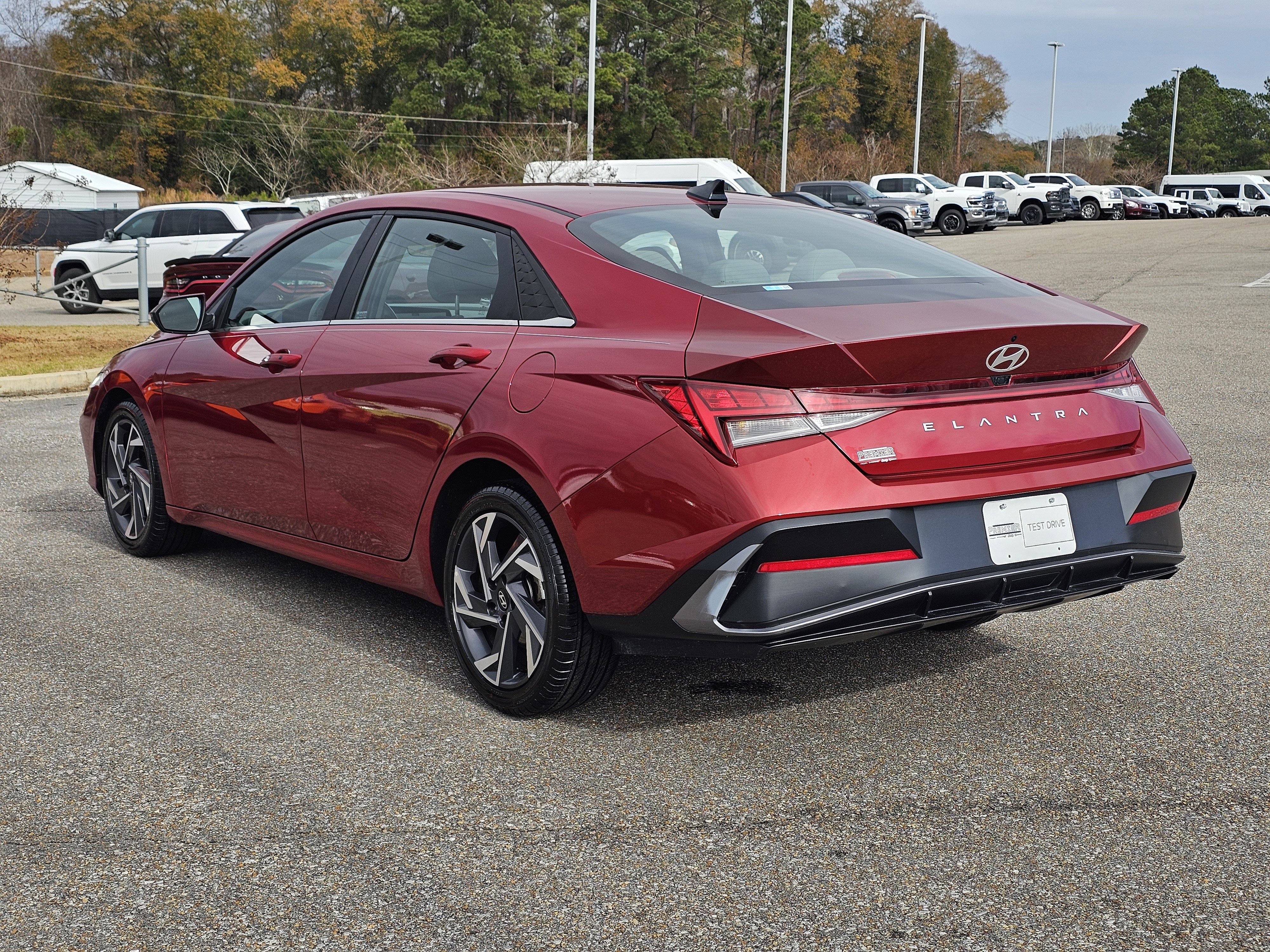 Used 2025 Hyundai Elantra SEL image 11