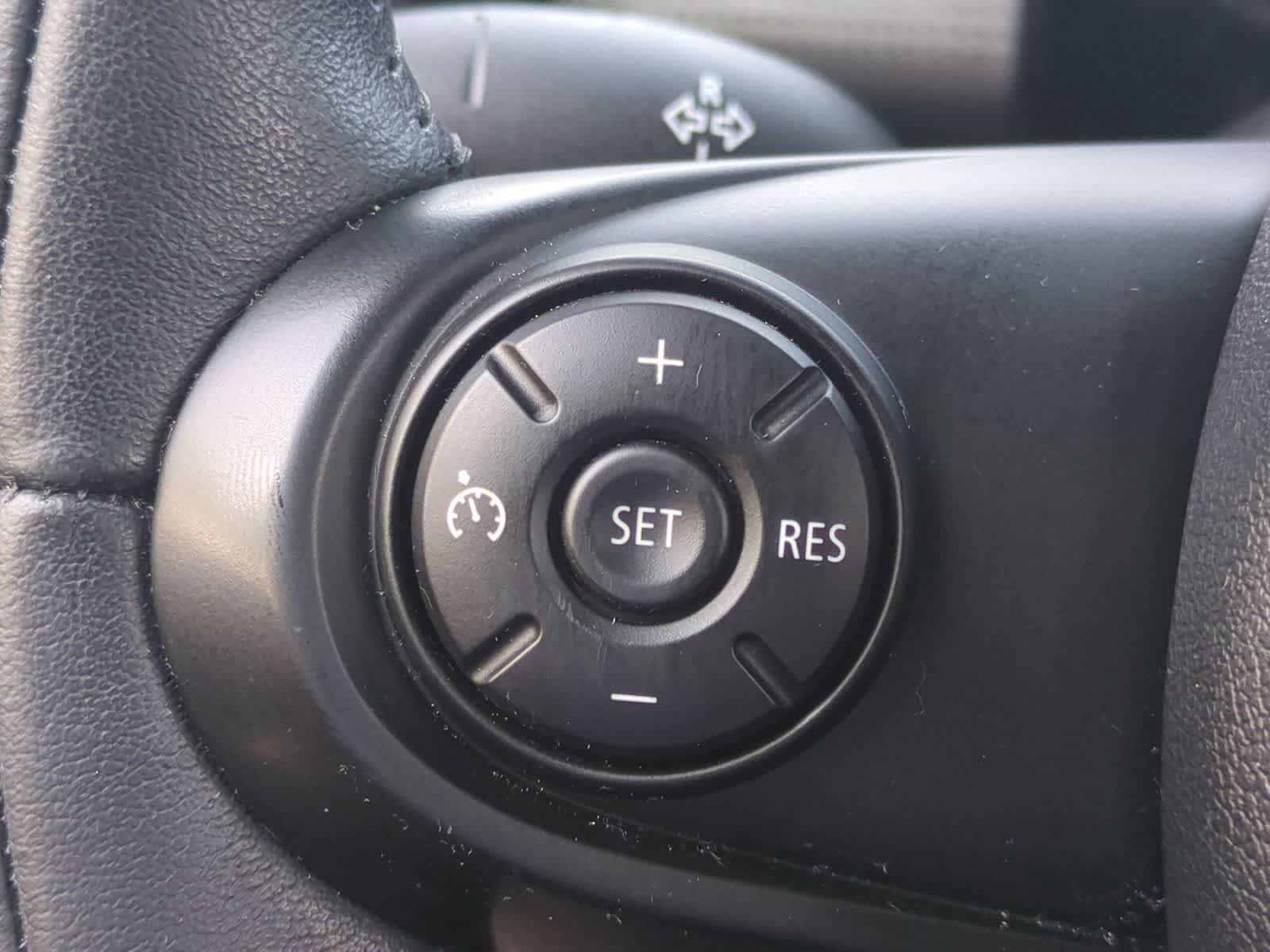 Used 2015 MINI Cooper 4-Door Hardtop FWD image 25