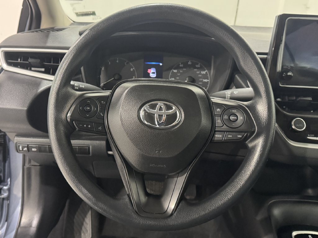 Used 2025 Toyota Corolla LE FWD image 5