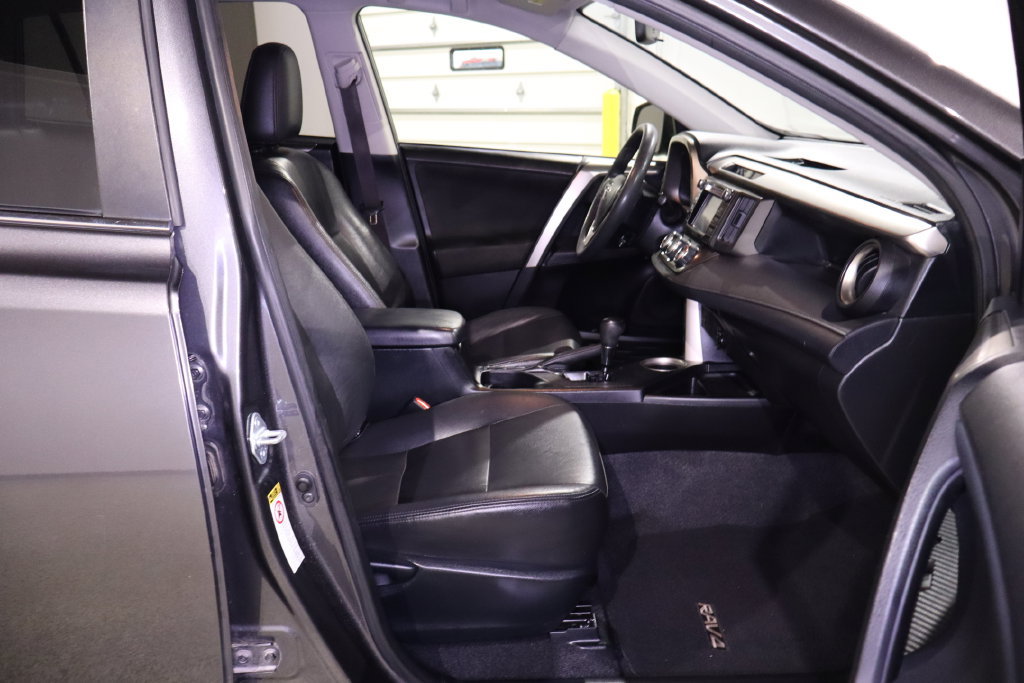 Used 2014 Toyota RAV4 LE FWD image 29