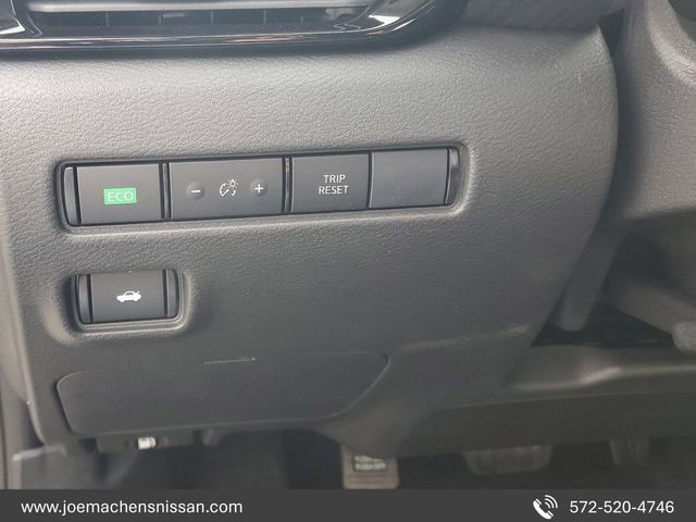 Used 2025 Nissan Sentra SR FWD image 27