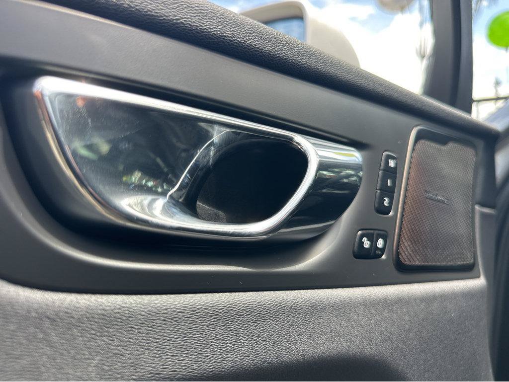 Used 2019 Volvo XC60 T8 R-Design w/ Advanced Package AWD/4WD image 33