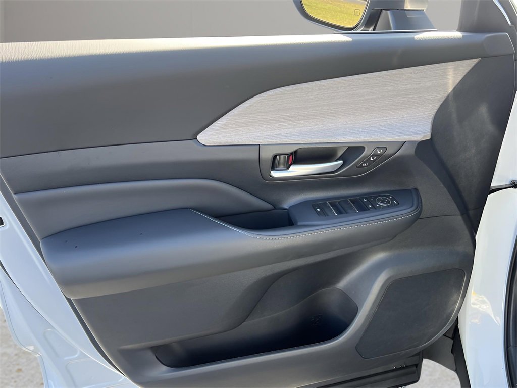 Used 2025 Toyota Grand Highlander FWD image 24