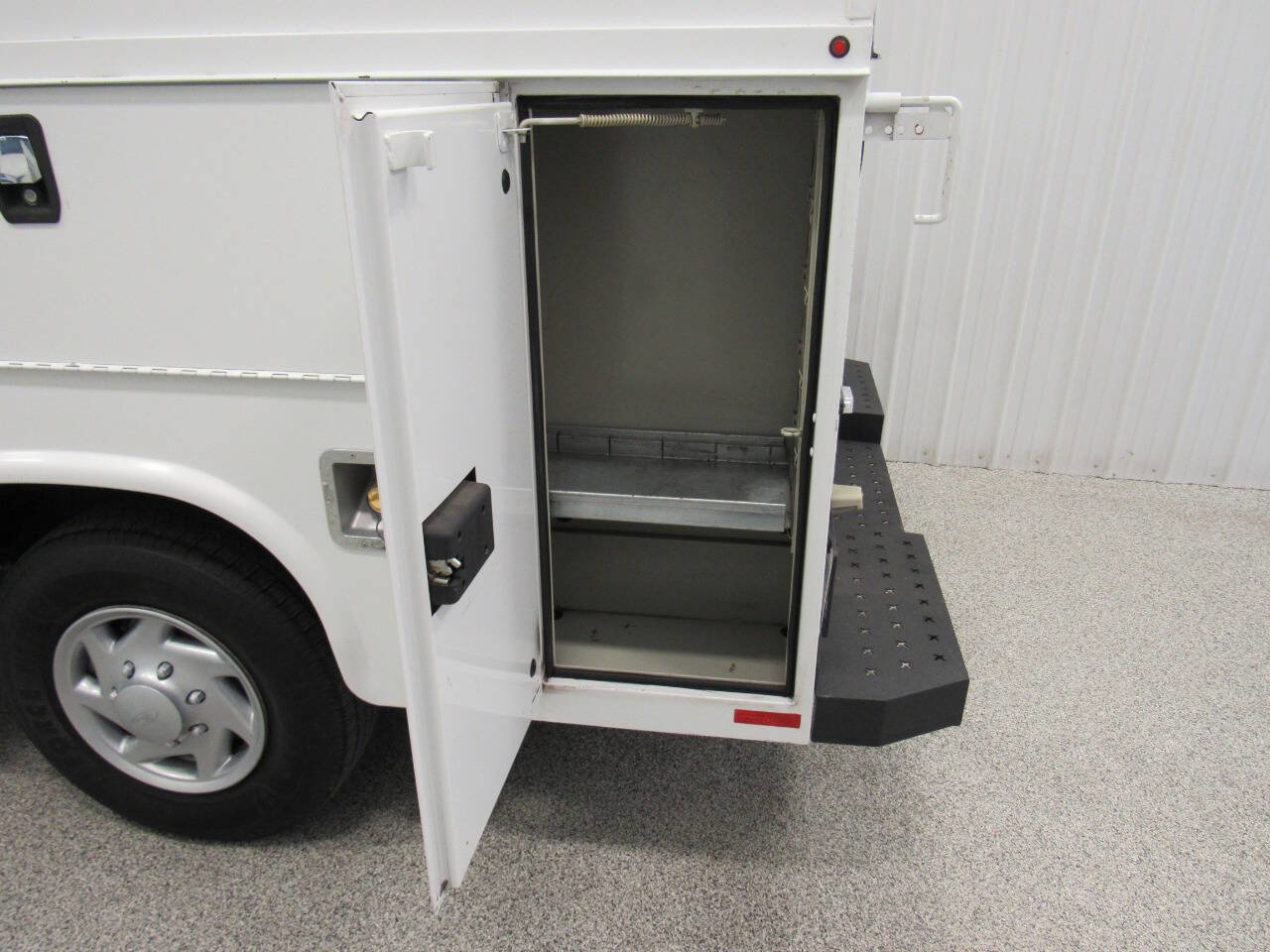 Used 2015 Ford E-350 and Econoline 350 Super Duty image 19
