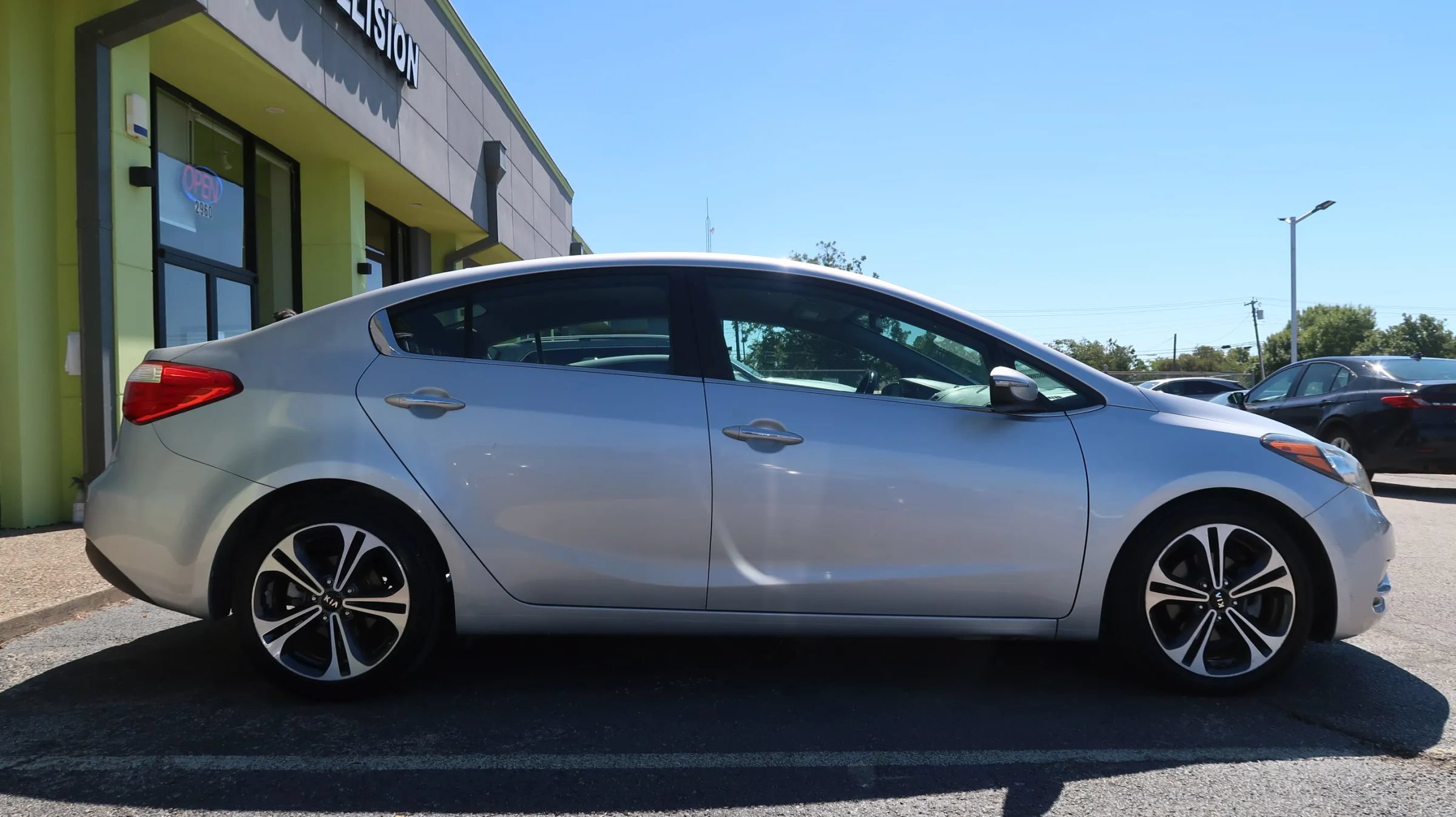 Used 2015 Kia Forte EX w/ UVO Package W/17" Alloys FWD image 8