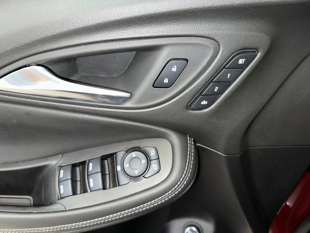 Used 2023 Buick Encore GX Essence w/ Experience Buick Package image 6