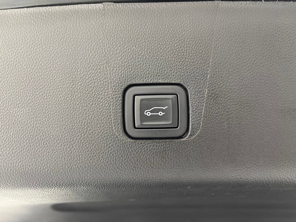 Used 2023 Chevrolet Traverse LT w/ LT Premium Package AWD/4WD image 58