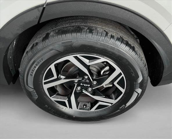 Used 2024 Kia Sportage LX image 9