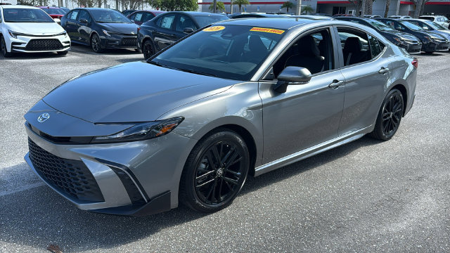 Used 2026 Toyota Camry SE FWD image 3