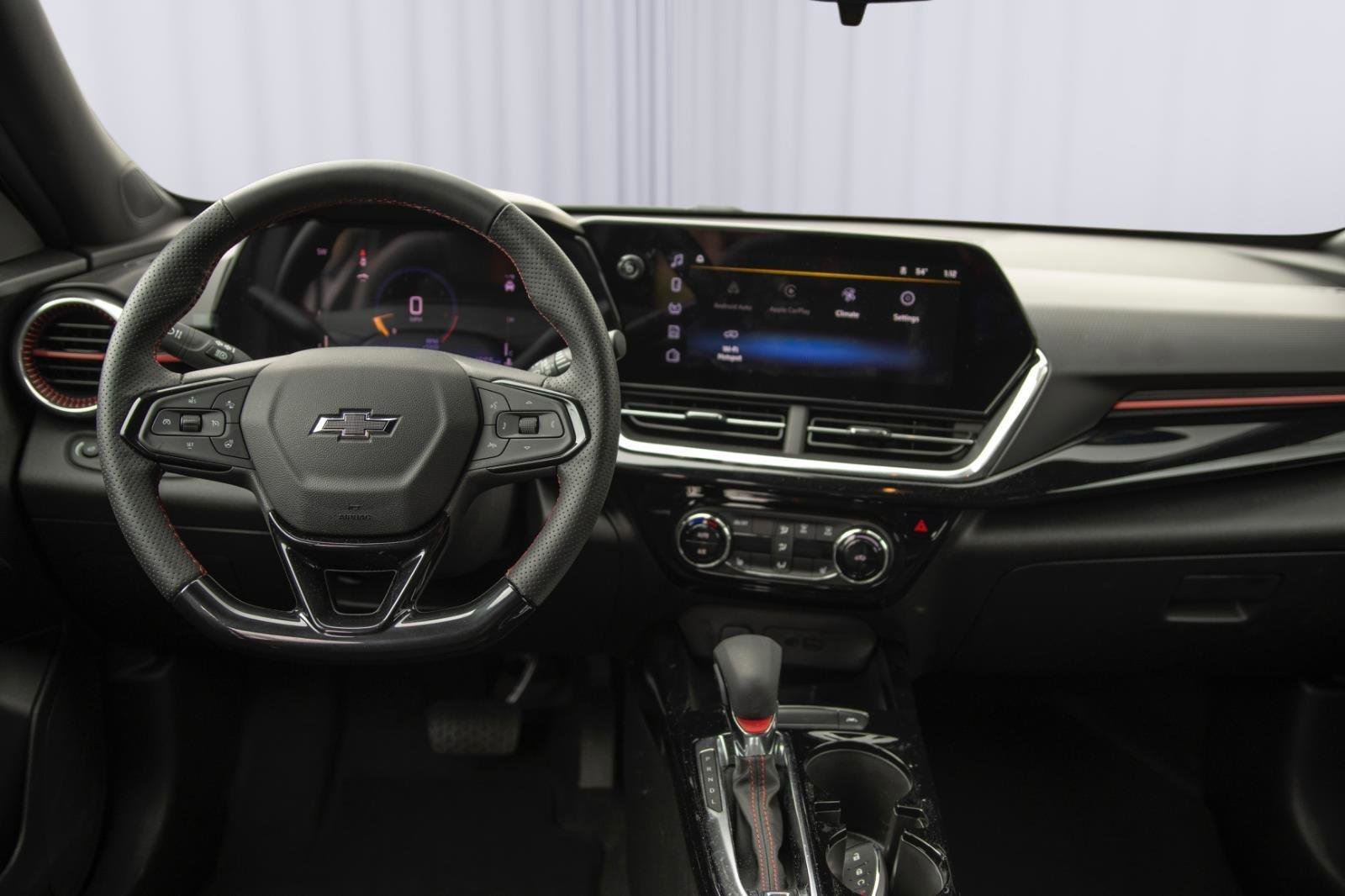 Used 2025 Chevrolet Trax RS w/ Sunroof Package image 3