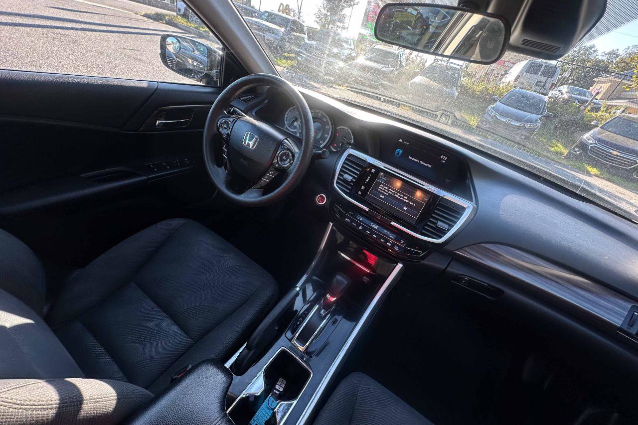 Used 2017 Honda Accord EX image 15