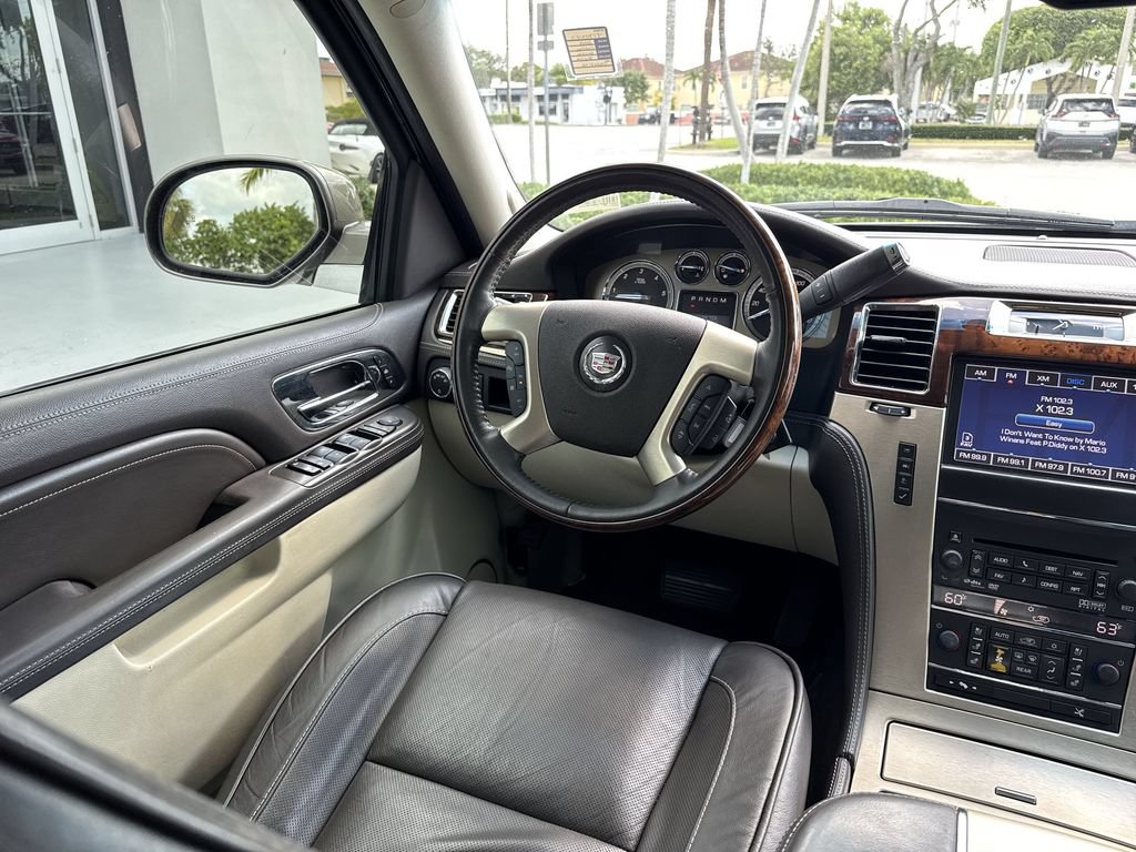 Used 2013 Cadillac Escalade Platinum RWD image 21