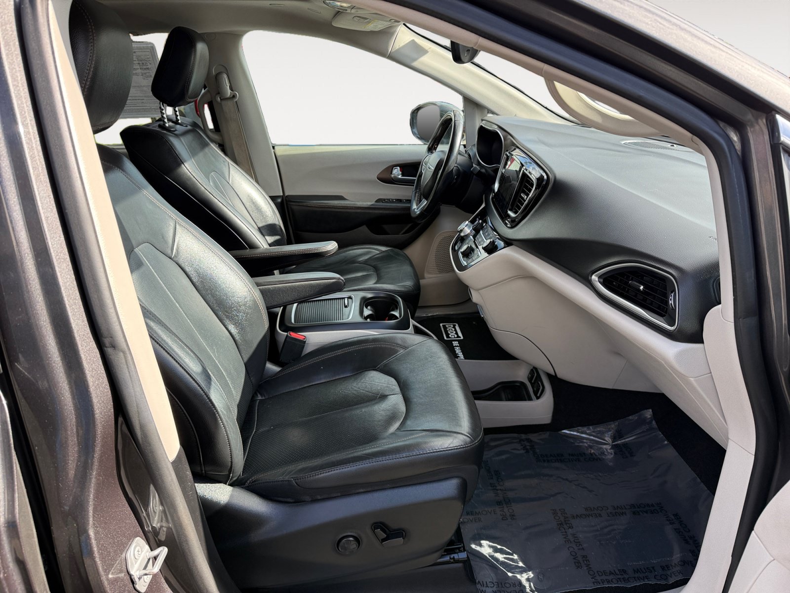 Used 2019 Chrysler Pacifica Touring-L Plus w/ Advanced Safetytec Group FWD image 18