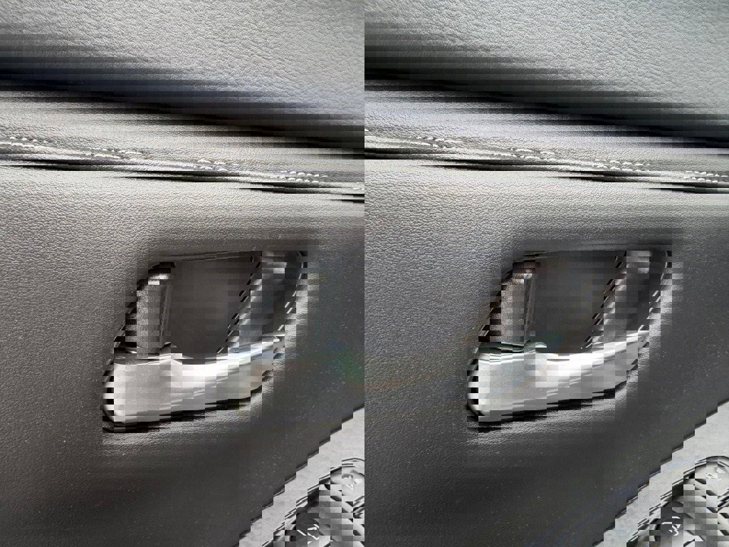 Used 2024 Nissan Sentra SV image 11